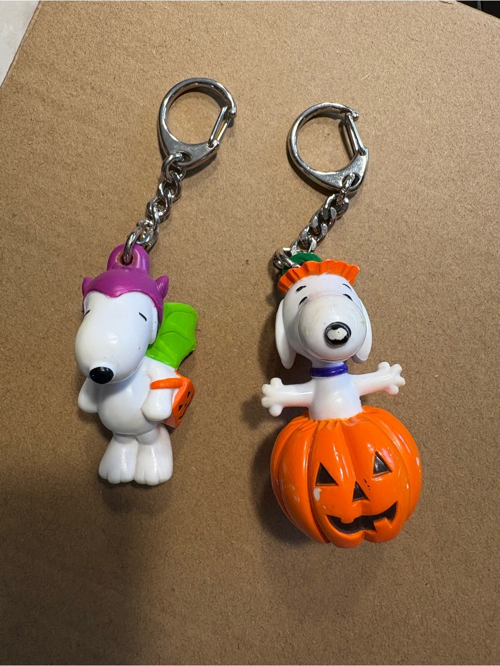 Whitman's Snoopy Halloween PVC Keychain/Clip-on Bat & Trick-Or-Treat
